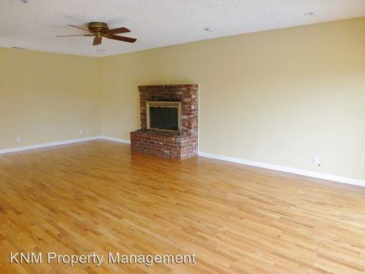 3413 Emerald St - Photo 3 of 4