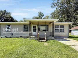 featured image of 2907 Lakeside Dr