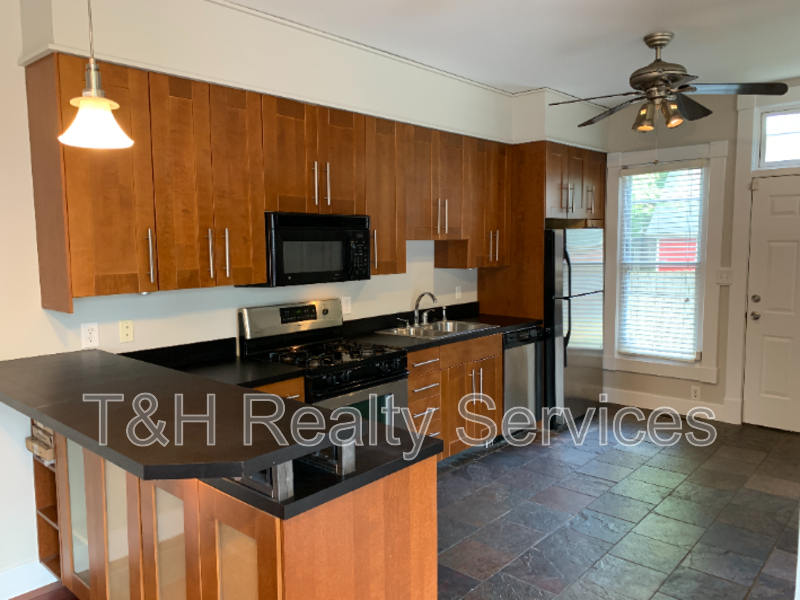 1820 East 12th Street - Photo 7 of 24