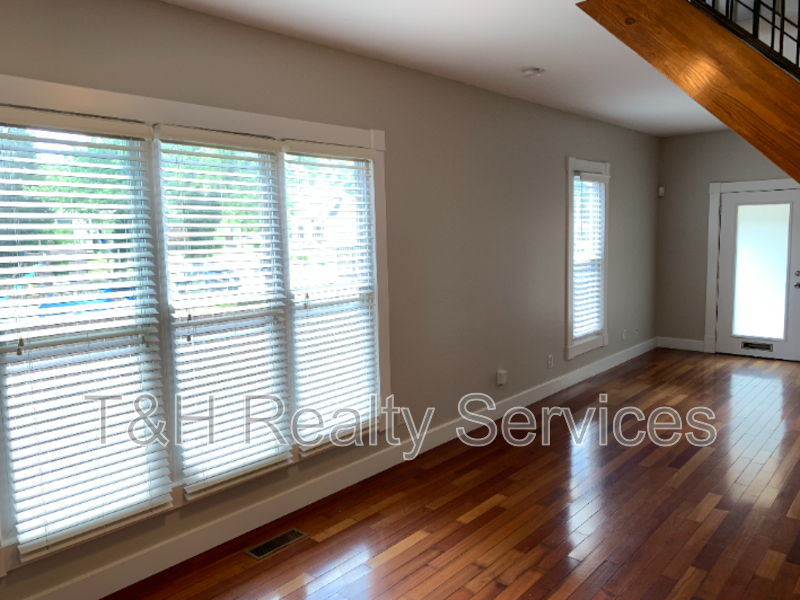 1820 East 12th Street - Photo 5 of 24