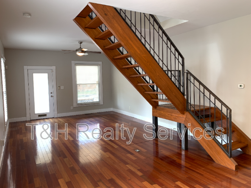 1820 East 12th Street - Photo 4 of 24