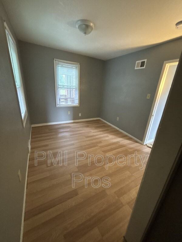 6712 W Villard Ave - Photo 5 of 10