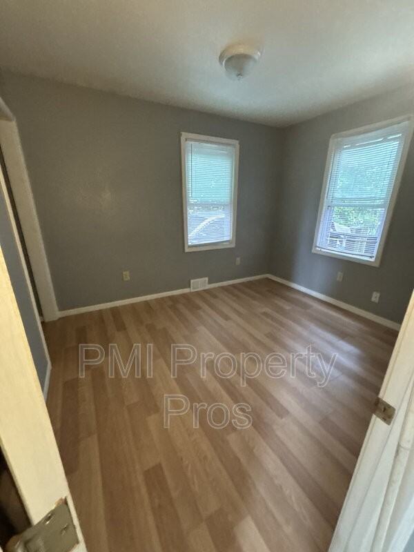 6712 W Villard Ave - Photo 6 of 10