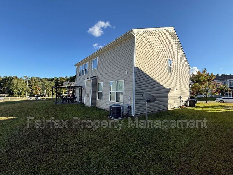 127 Rosebud Ln - Photo 3 of 4