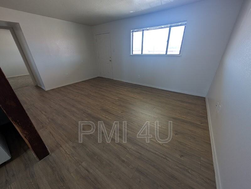 118 S Main St - Photo 2 of 16