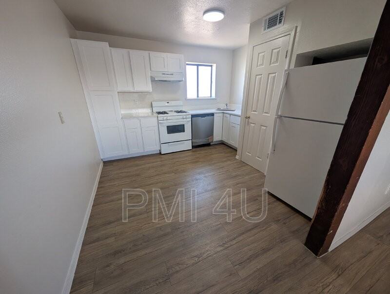 118 S Main St - Photo 3 of 16