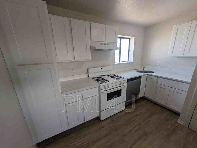 118 S Main St - Photo 4 of 16