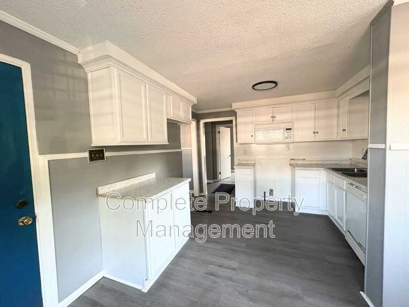 3533 Jefferson Ave Sw - Photo 3 of 13