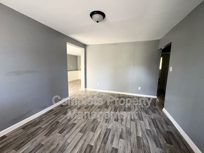 3016 33rd Ct N - Photo 3 of 11