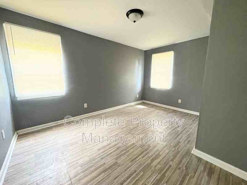 3016 33rd Ct N - Photo 7 of 11