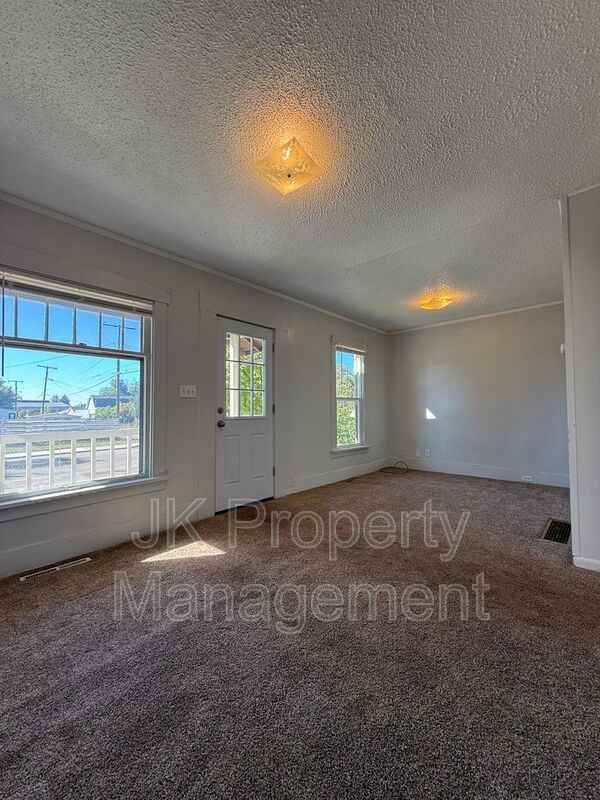 511 33rd St N - Photo 7 of 22