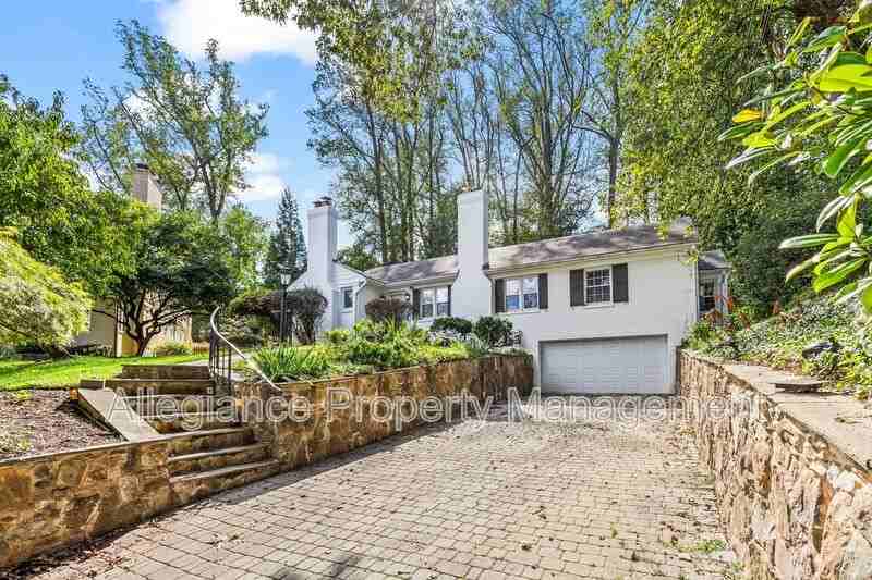 3548 N Valley St - Photo 2 of 50