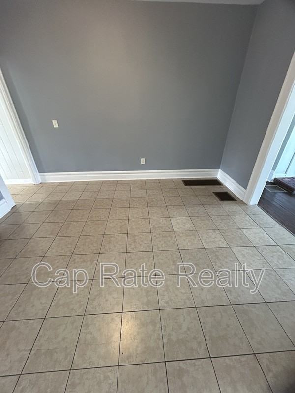 807 E 2nd Ave - Photo 4 of 14