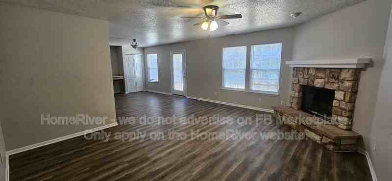 2484 Summerwood Ln - Photo 4 of 16