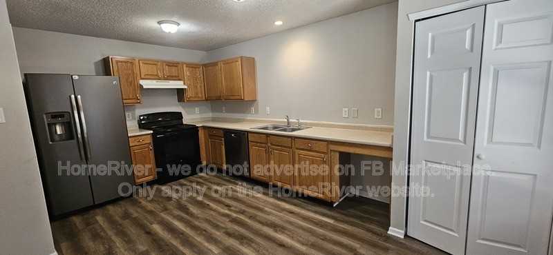 2484 Summerwood Ln - Photo 2 of 16