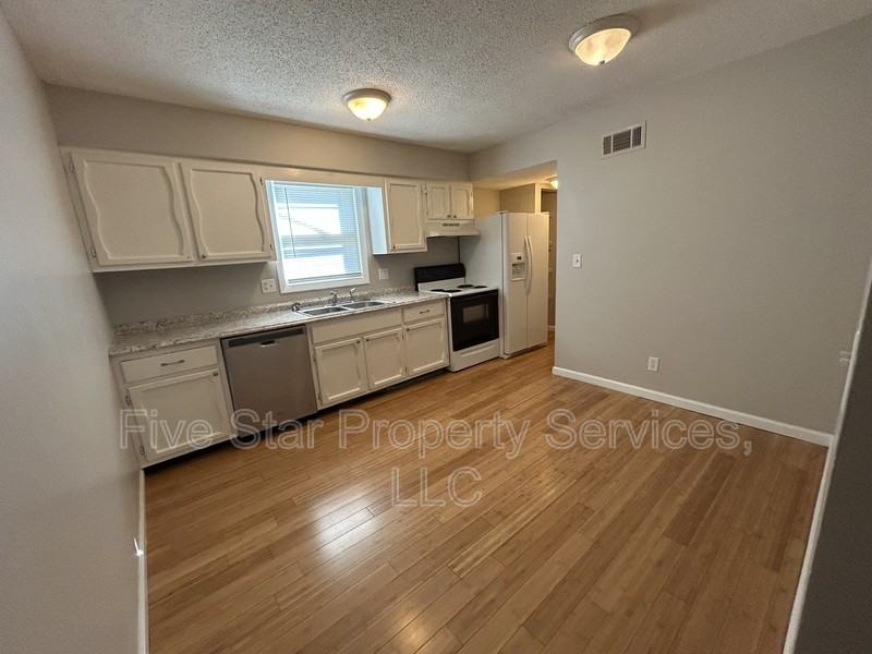 110 W Lake Shore Dr #20 - Photo 3 of 17