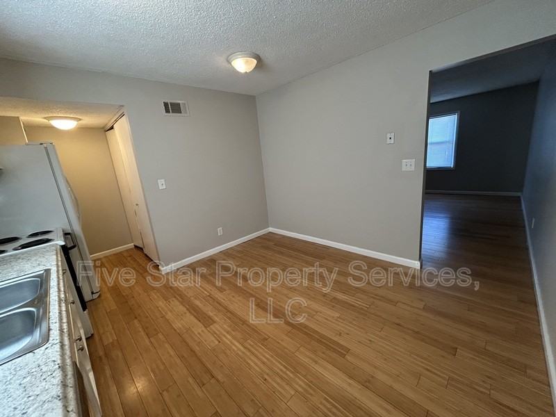 110 W Lake Shore Dr #20 - Photo 4 of 17