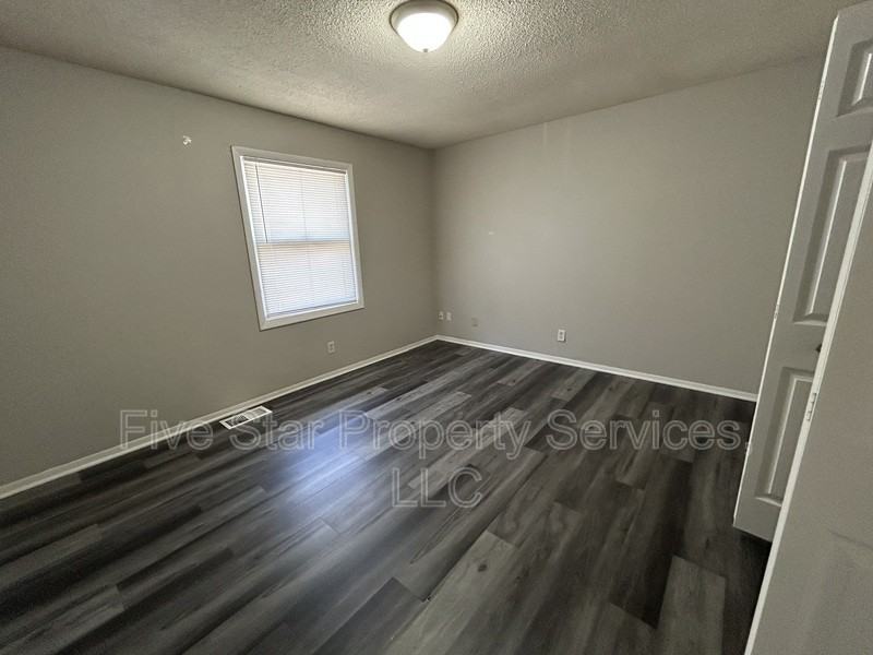 110 W Lake Shore Dr #20 - Photo 6 of 17