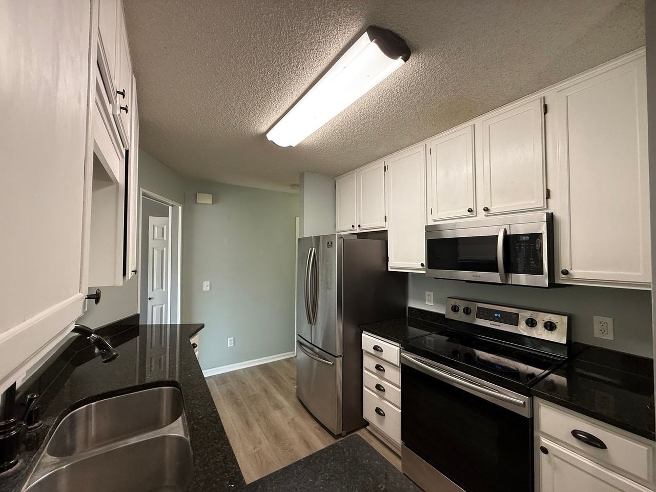 14357 Estates Ave - Photo 3 of 27