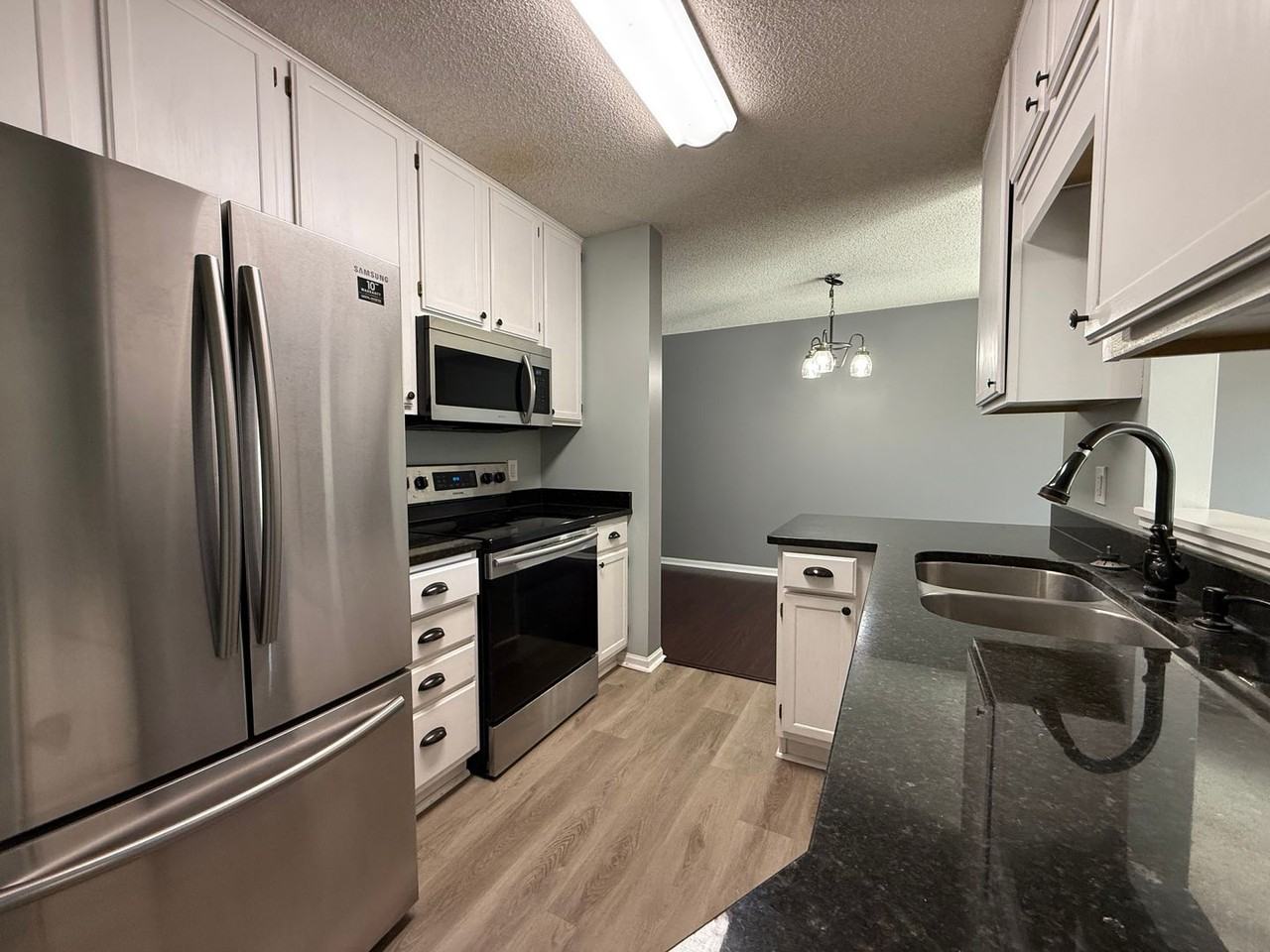 14357 Estates Ave - Photo 4 of 27