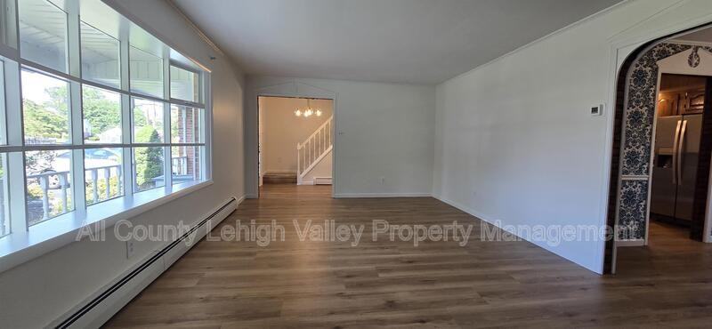 7102 Linden Rd - Photo 4 of 12