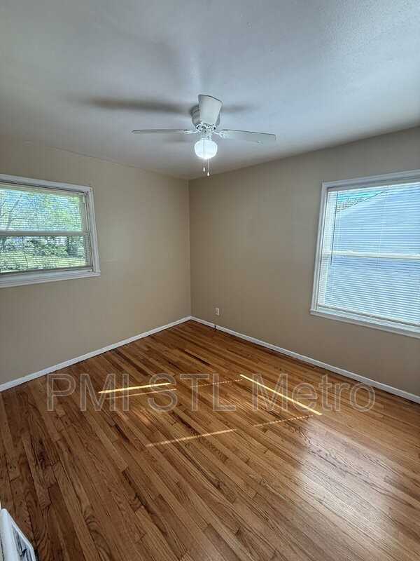 329 Caithness Rd - Photo 2 of 8