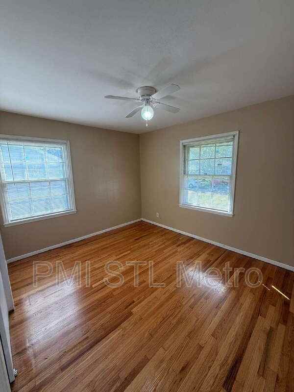 329 Caithness Rd - Photo 3 of 8