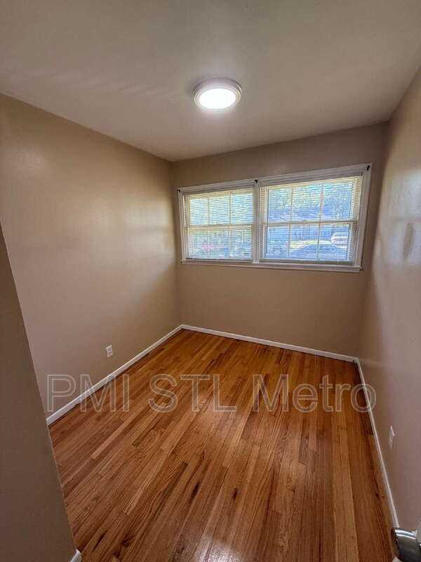 329 Caithness Rd - Photo 4 of 8