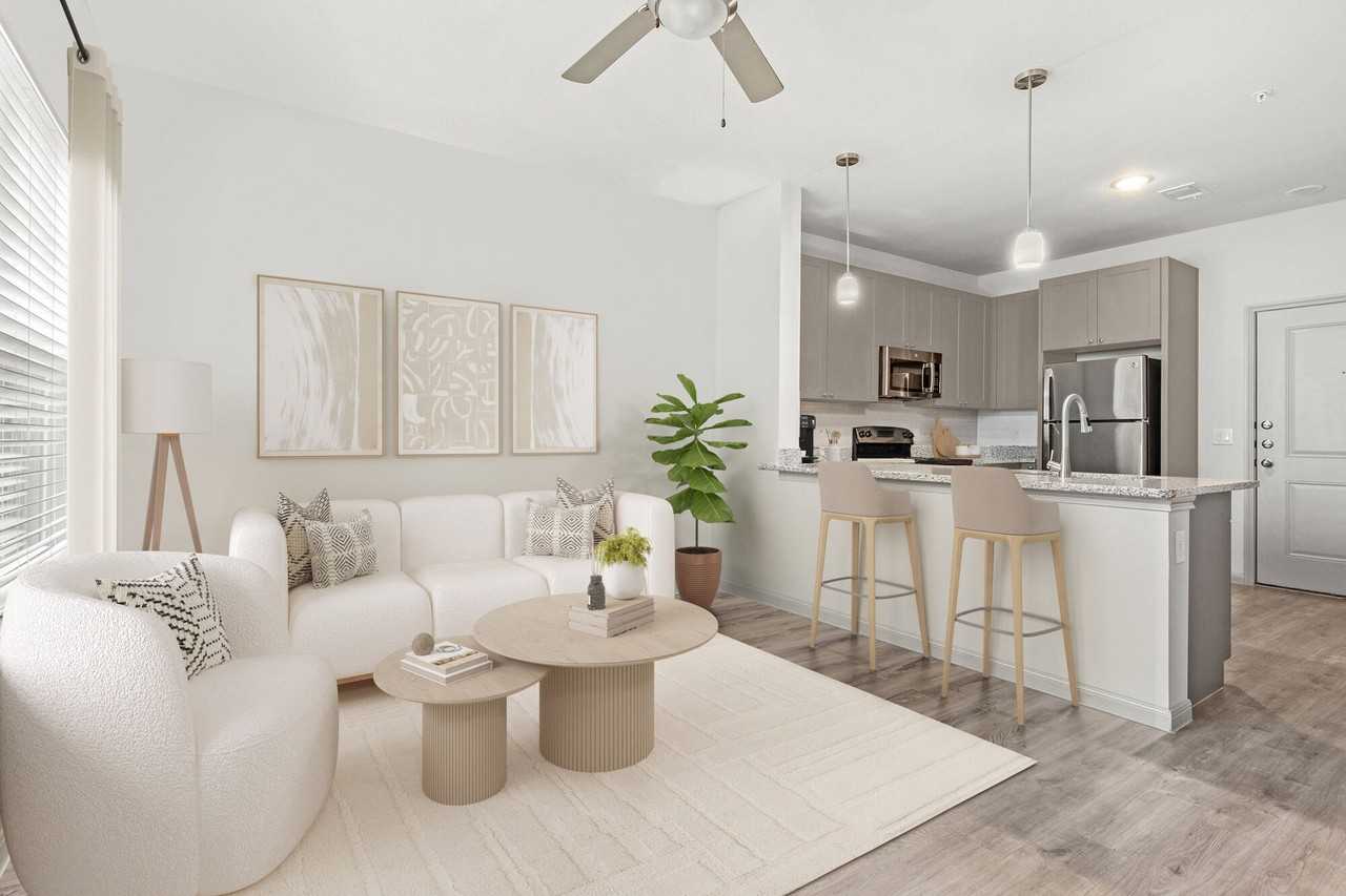 Camden Leander - Photo 2 of 50