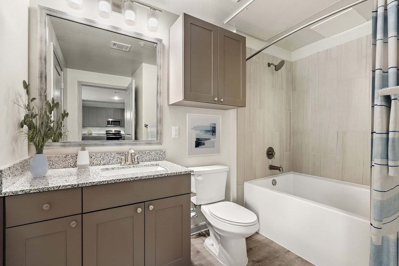 Camden Leander - Photo 5 of 50