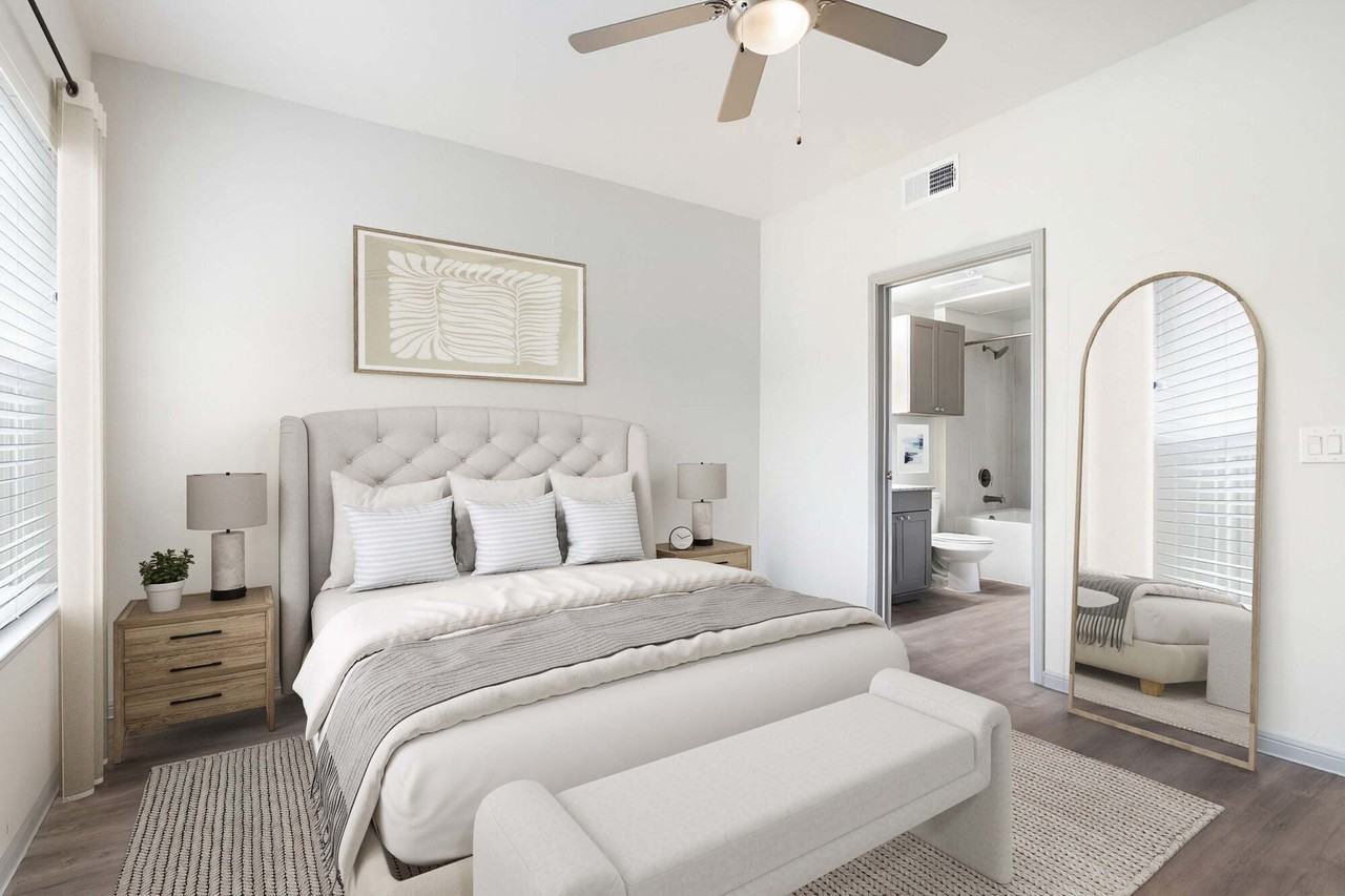 Camden Leander - Photo 4 of 50