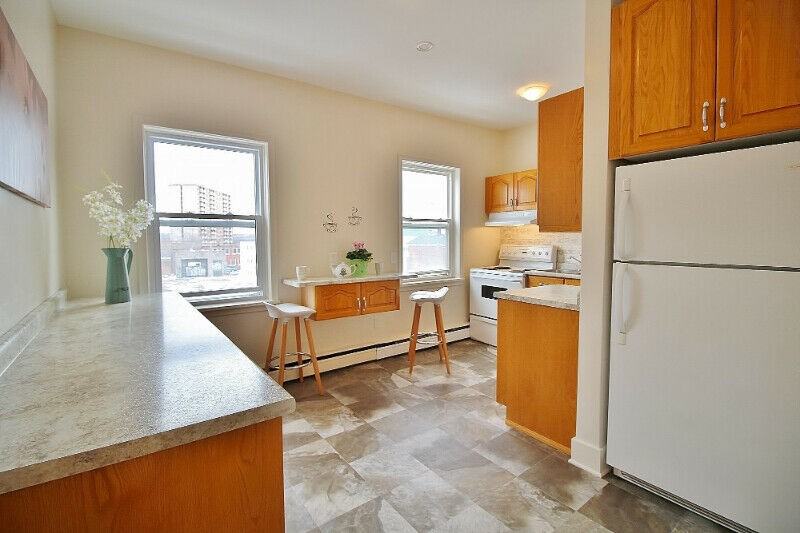 21 Queenston Street - Photo 2 of 8