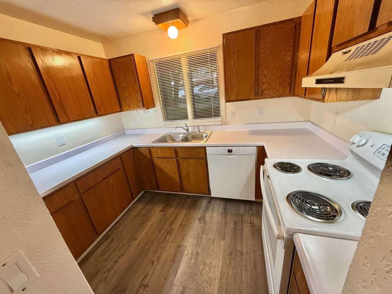 Evergreen Apartments - Photo 3 of 21