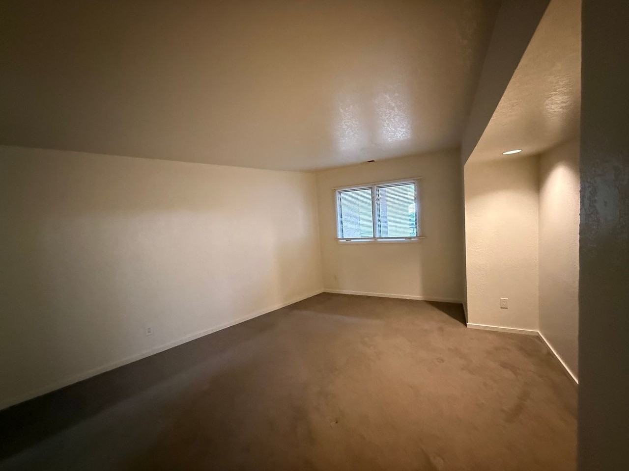 Evergreen Apartments - Photo 4 of 21