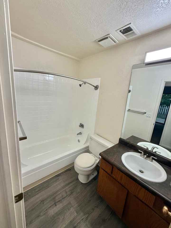 Evergreen Apartments - Photo 6 of 21