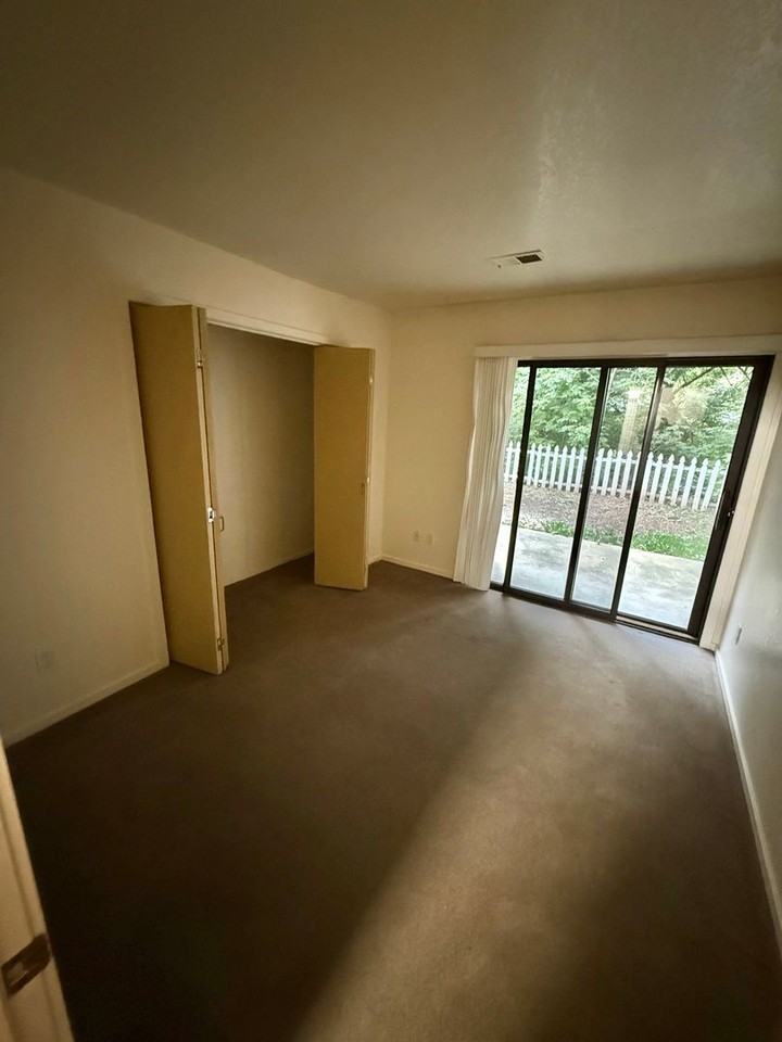 Evergreen Apartments - Photo 7 of 21