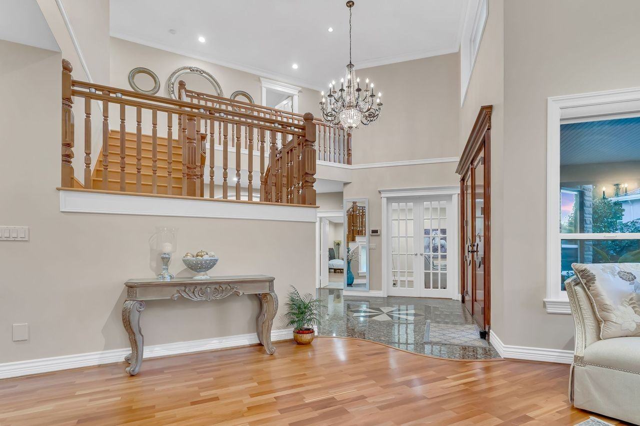 12682 55 A Avenue - Photo 3 of 34