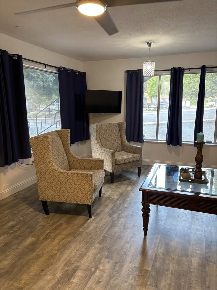 526 Mill St - Photo 3 of 30