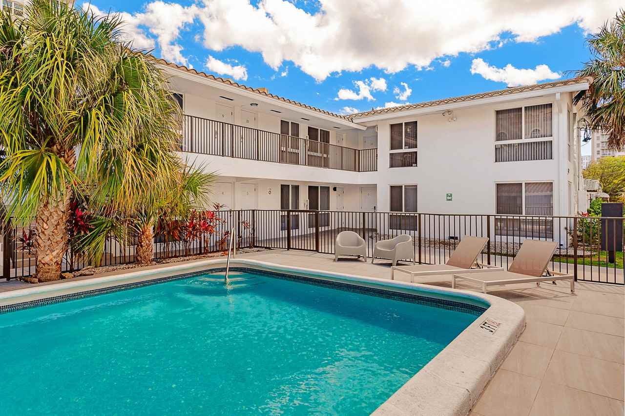 421 Sunset Drive - Photo 7 of 20