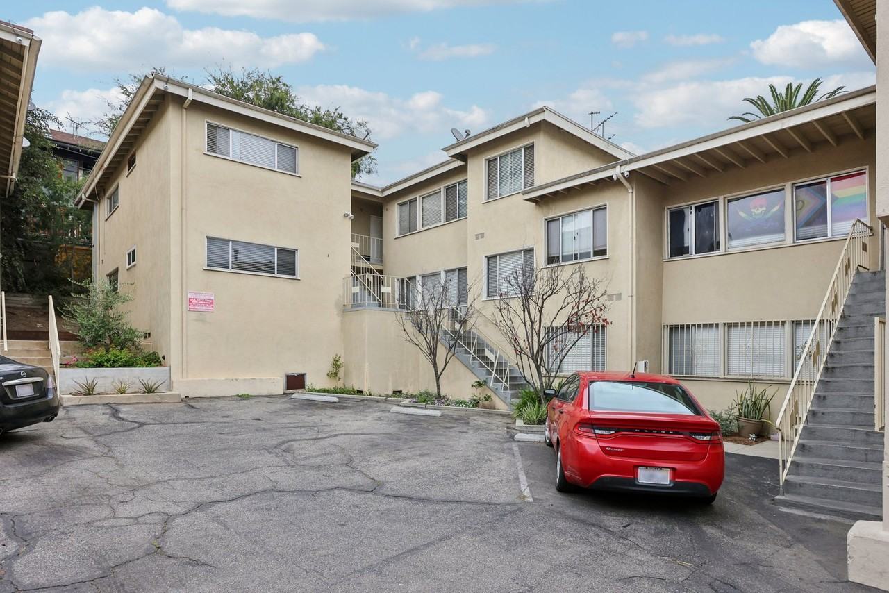 Quiet Jefferson Park Apartments – Spacious, Secure & Centrally Located - Photo 6 of 10