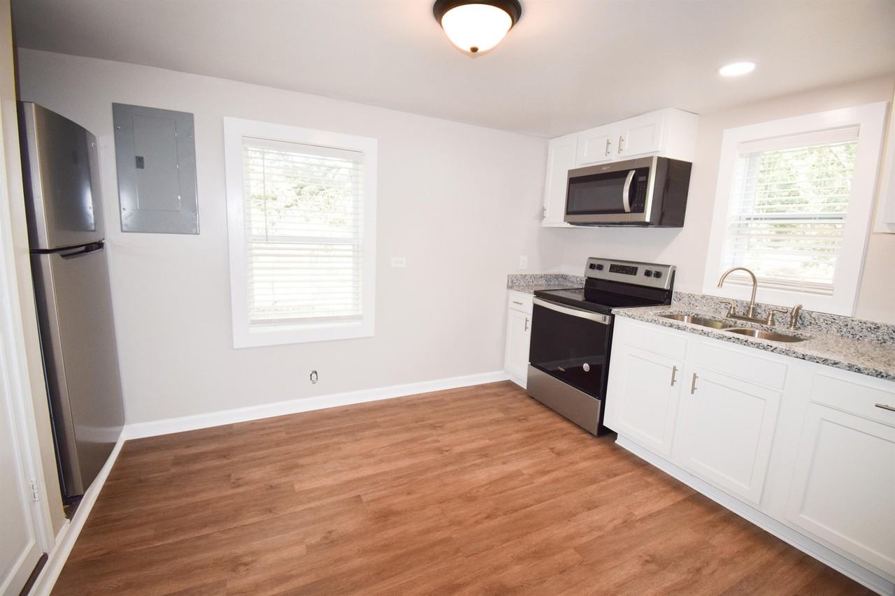 5816 Robinson Street - Photo 5 of 9