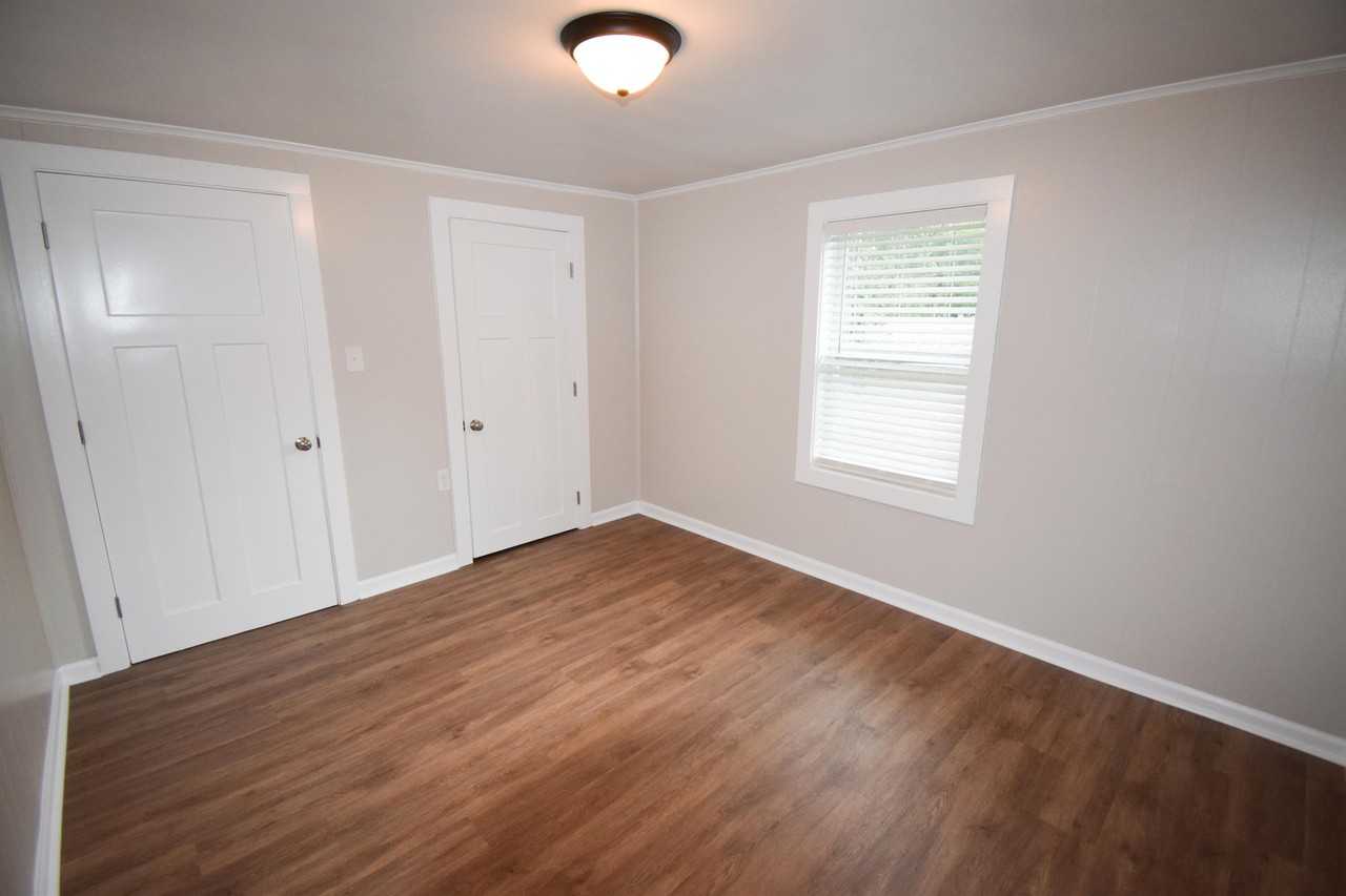5816 Robinson Street - Photo 6 of 9