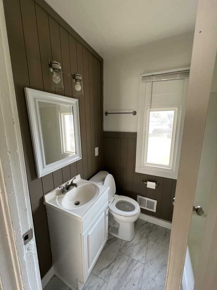 2708 West Franklin Street - Photo 6 of 8