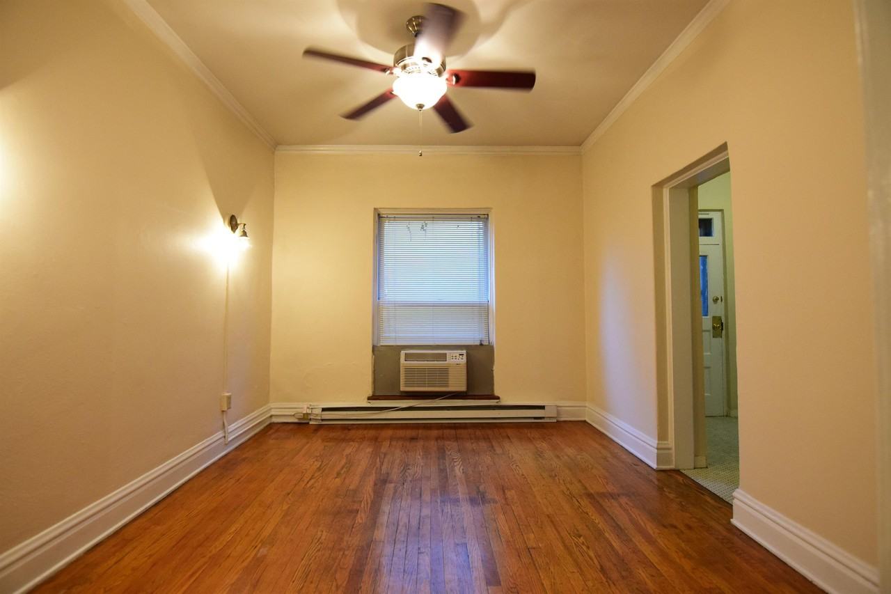 Greystone Court Apartments - Photo 3 of 25