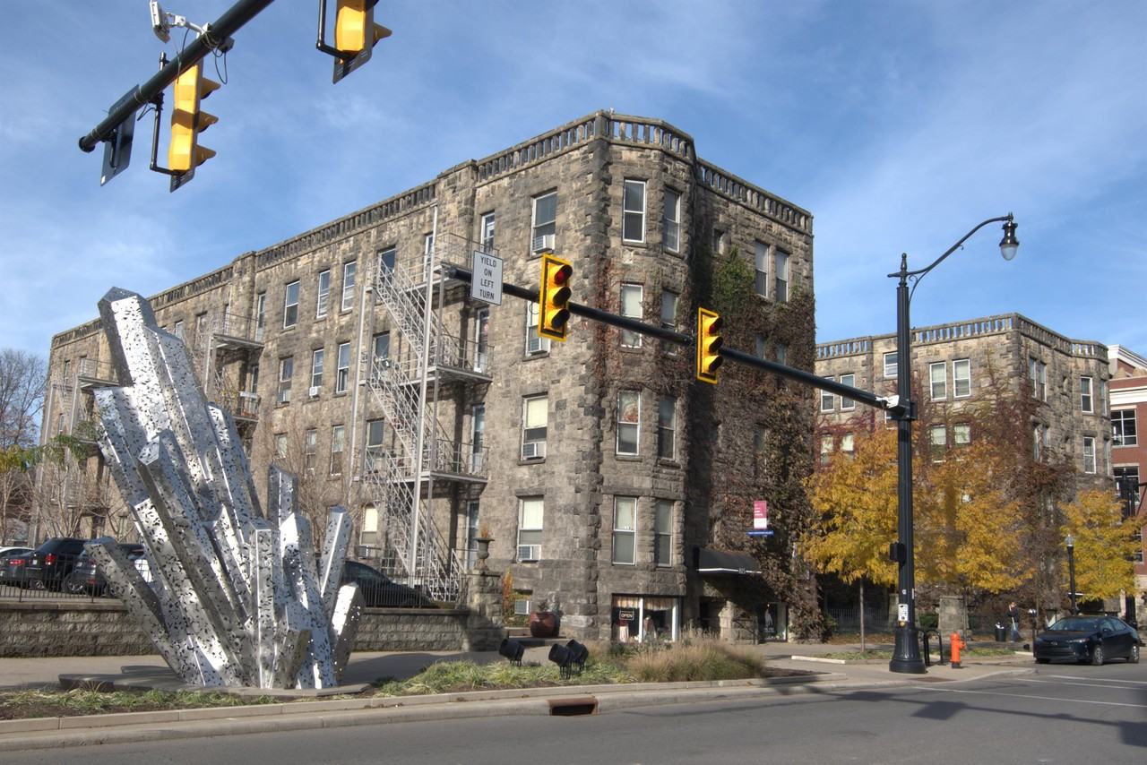 Greystone Court Apartments - Photo 7 of 25