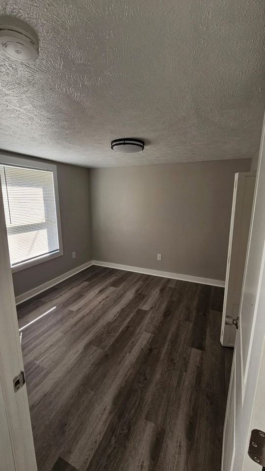 7533 S 22nd St - Photo 2 of 13