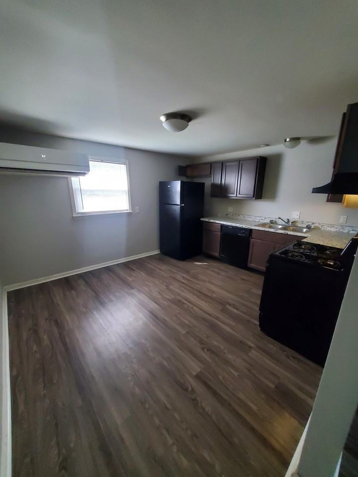 1857 East 8th Street - Photo 5 of 11