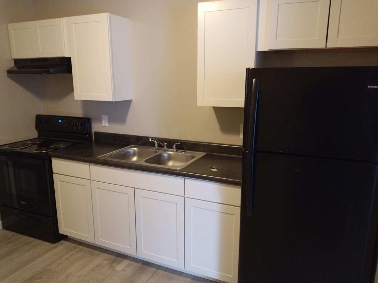 811 Reisch St - Photo 2 of 7