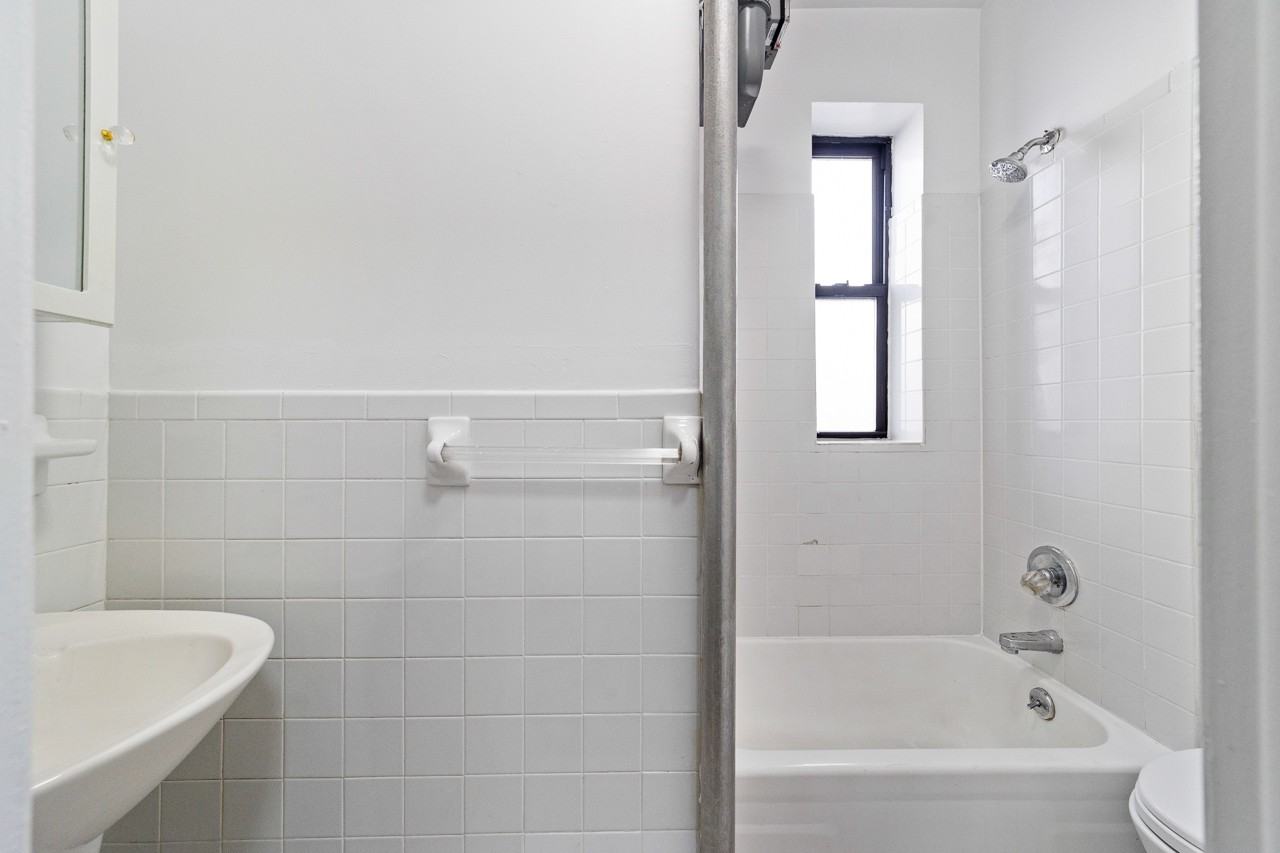 210 Rivington - Photo 5 of 6