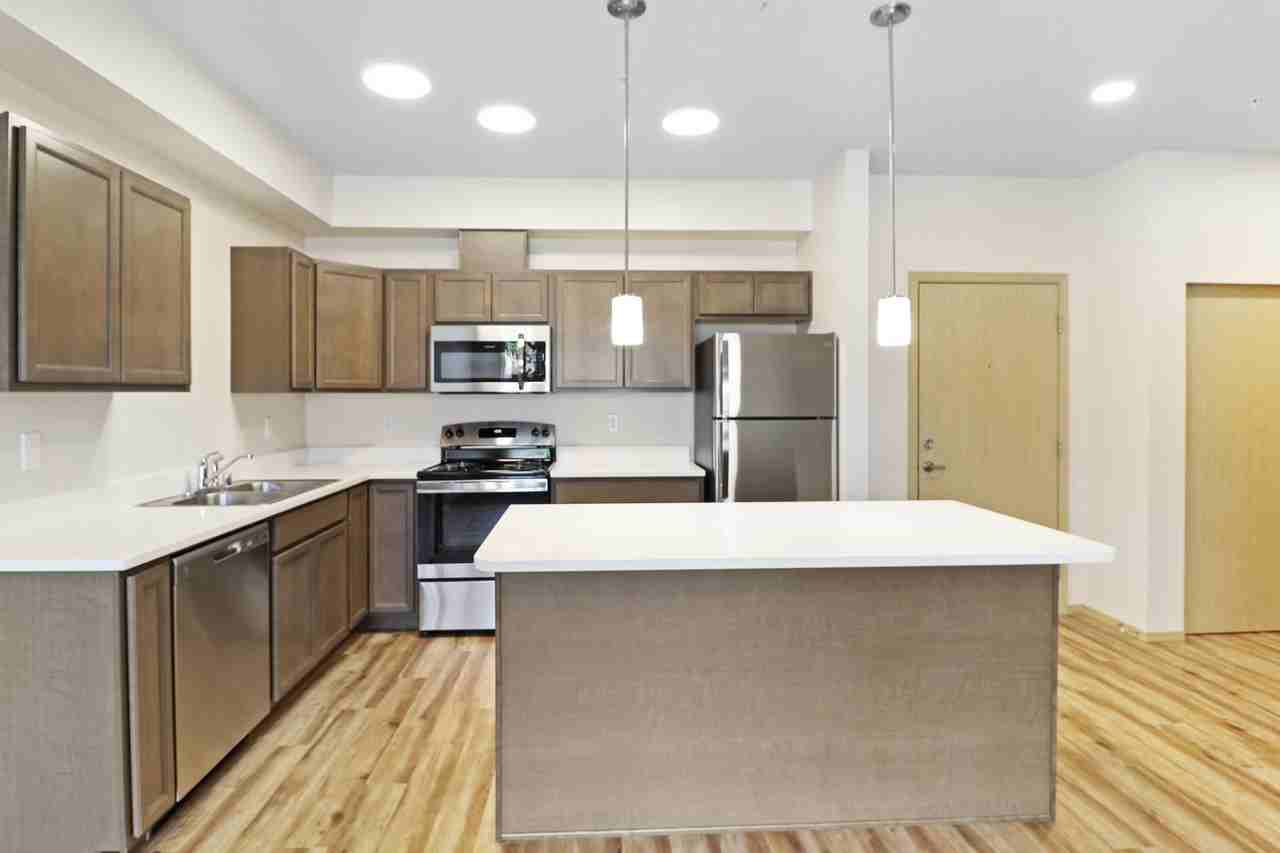 435 Se Barrington Dr #206 - Photo 2 of 9